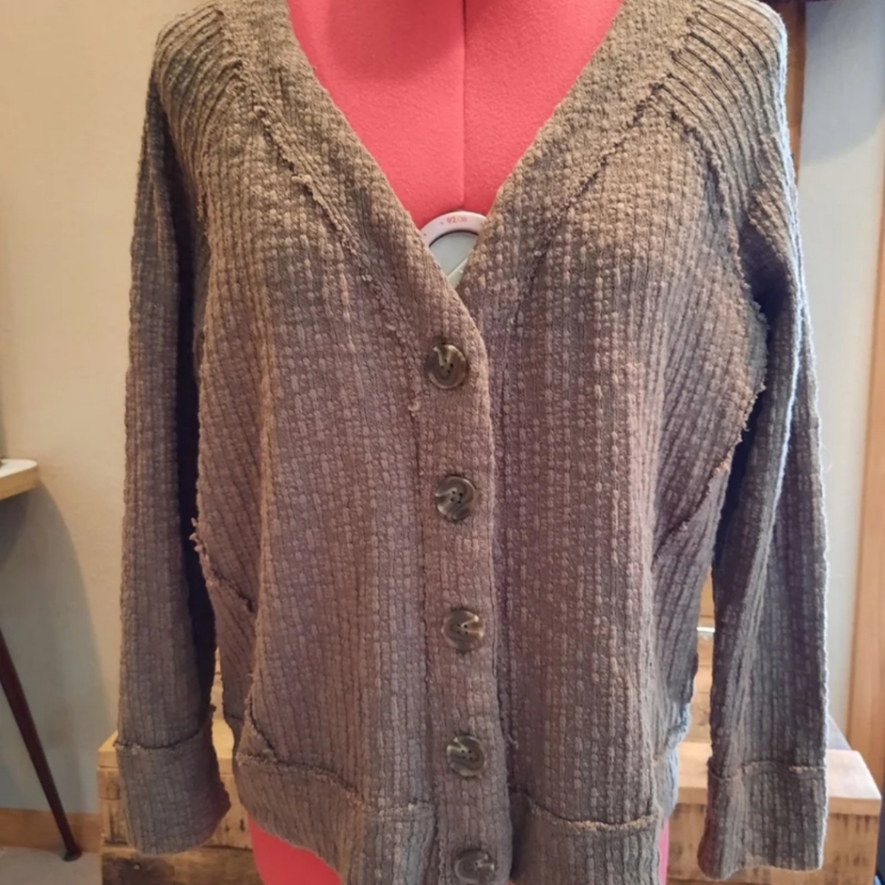 Nubby cardigan top sz S nubby olive drab Vince Camuto